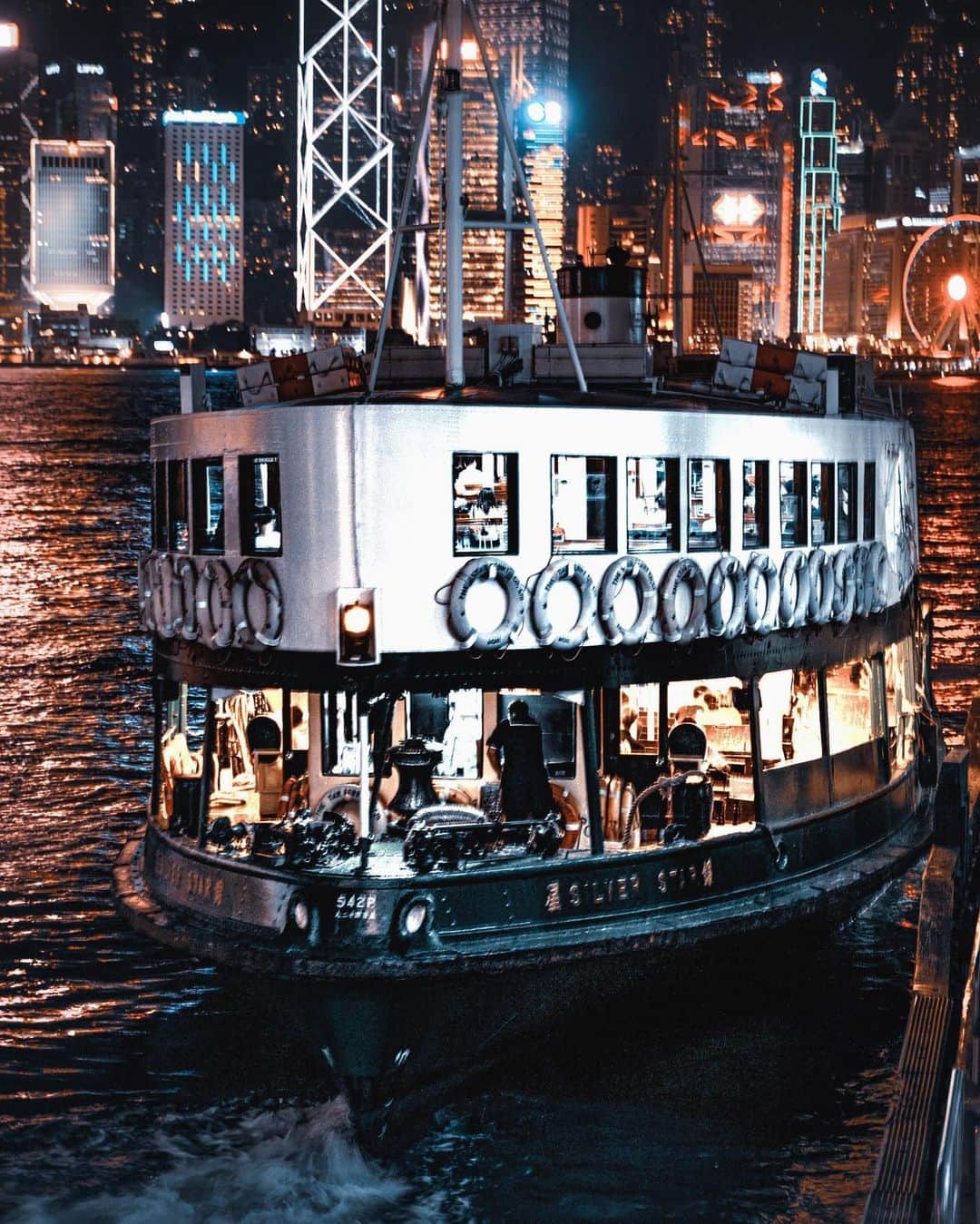 HAYAMI HANNAH ハナさん ど田舎のインスタグラム：「Star Star Star Ferry #🇭🇰 Miss You Too ! : :  #hayamihannah  #FreeHK #香港 #Sonyimagegallery  #discoverhongkong #instameethk⁠ #awesomehongkong  #hongkongphotography⁠ #unlimitedhongkong  #exploringhongkong⁠ #hongkongstreets  #hongkongnight  #hkphotography ⁠ #hongkong  #hongkonglifestyle #Hongkonginsta  #hongkongstreetphotography⁠ #visualhongkong  #reframinghk  #travelphotography #Bealpha  #sonyimages #moodygrams⁠  #asianlens #letsguide #Eyeempohoto #線維筋痛症 #yourshotphotographer  #localiiz」