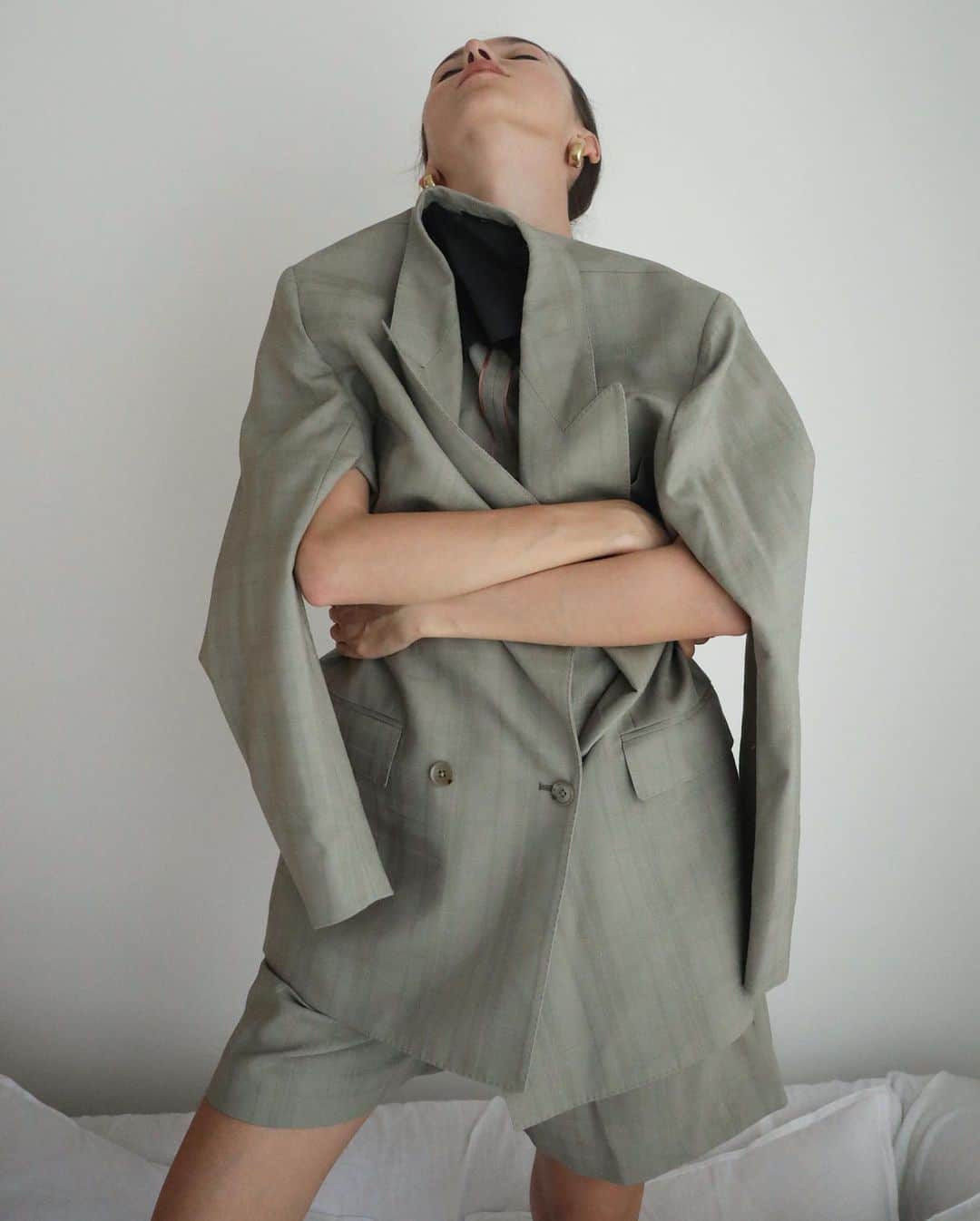 ポールスミスさんのインスタグラム写真 - (ポールスミスInstagram)「The only summer suit you’ll ever need, << swipe >> to shop.  Photography/Model: @beatrice.gutu」6月9日 19時52分 - paulsmithdesign