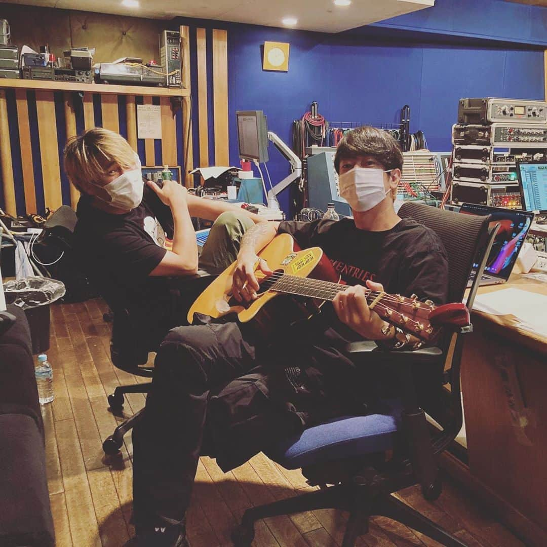 MONOEYESさんのインスタグラム写真 - (MONOEYESInstagram)「MONOEYESの3rd Albumレコーディングが再開してます！今日でドラム録り最終日。イッセさんお疲れ様でした！ #monoeyes」6月9日 19時44分 - monoeyes_official