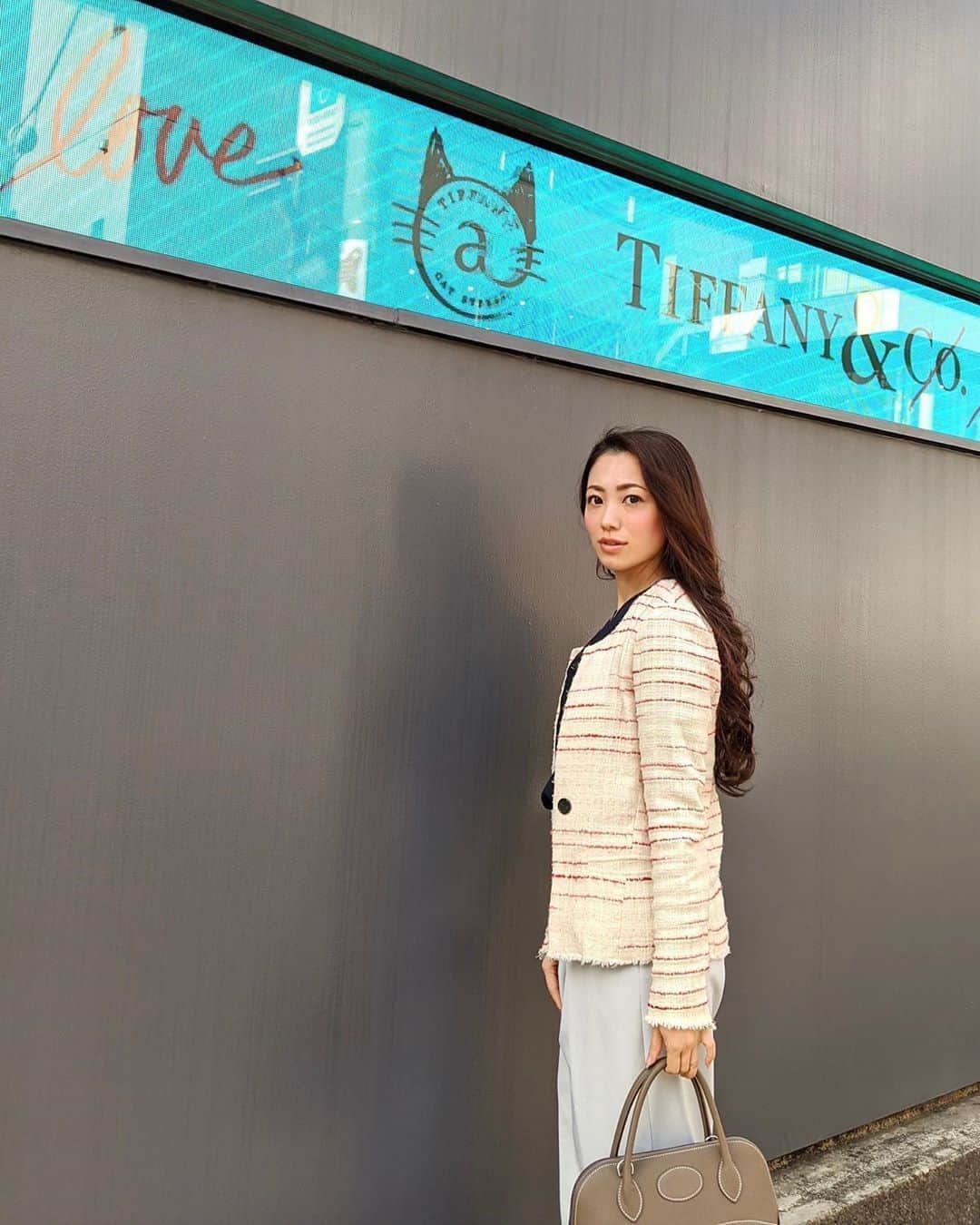 のインスタグラム：「. 髪を切る前💙（元が長過ぎて変わってないって言われるけど😕）」