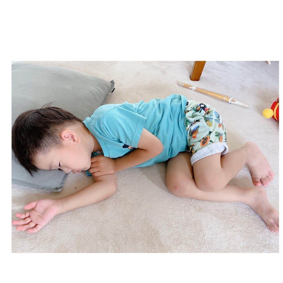 鈴木亜美さんのインスタグラム写真 - (鈴木亜美Instagram)「よく寝ます☀️ 昼寝が気持ちいい陽気です🤗 #にじのはは  #3歳と0歳 #男の子 #よく寝る #私は眠れない」6月9日 19時55分 - amiamisuzuki