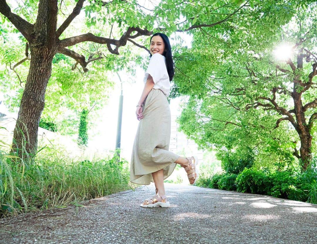 早坂風海さんのインスタグラム写真 - (早坂風海Instagram)「おNEWサンダル‼︎﻿ ﻿ ナイキのキャニオン買ってしまった😚﻿ ﻿ 無難に黒かな〜とか思ってたけど、このメタリック感と色が上品なこの子にときめきました😍笑﻿ 可愛い^_^﻿ ﻿ 歩きやすいし、これでいっぱいお散歩するぞー💪🏽﻿ ﻿ ﻿ #早坂風海 #カザスタグラム」6月9日 20時09分 - kazami42_official