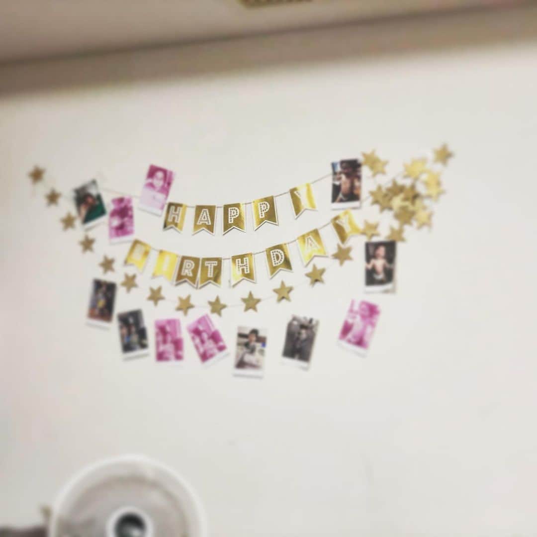 あばれる君のインスタグラム：「ちびれる君お誕生日おめでとう🎊✨🎂🎁🥳君のおかげで30代の私もまた成長している💪  追記:今日誕生日の人なんか多いぞ。皆様おめでとうございます。」