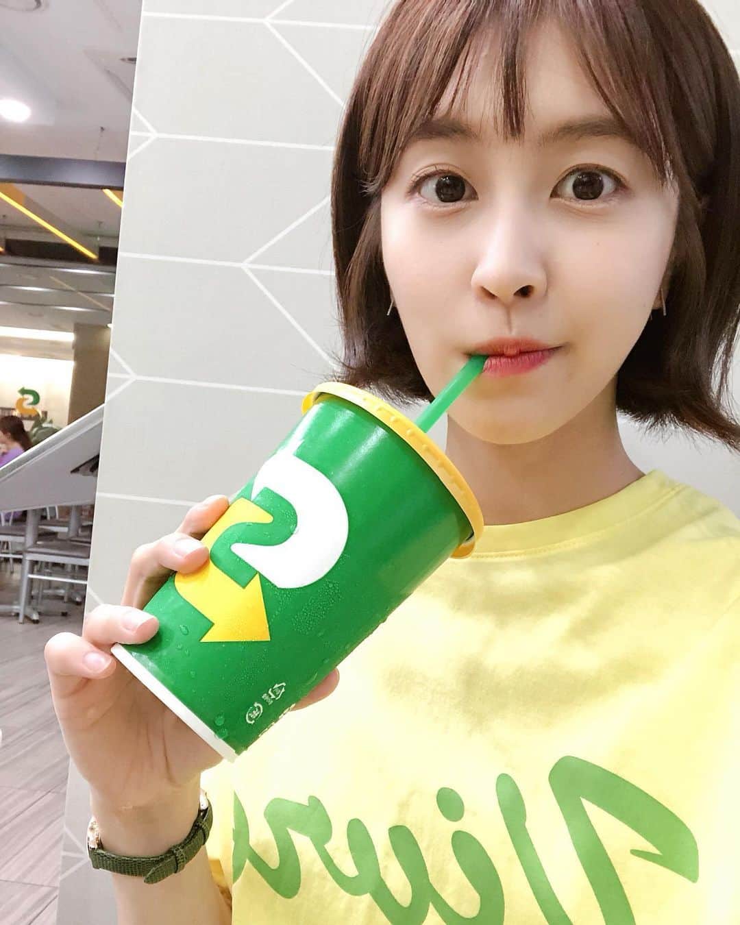 パク・ミンジのインスタグラム：「엇? 뜻밖의 깔맞춤💛💚🤭 #서브웨이협찬아니다..」