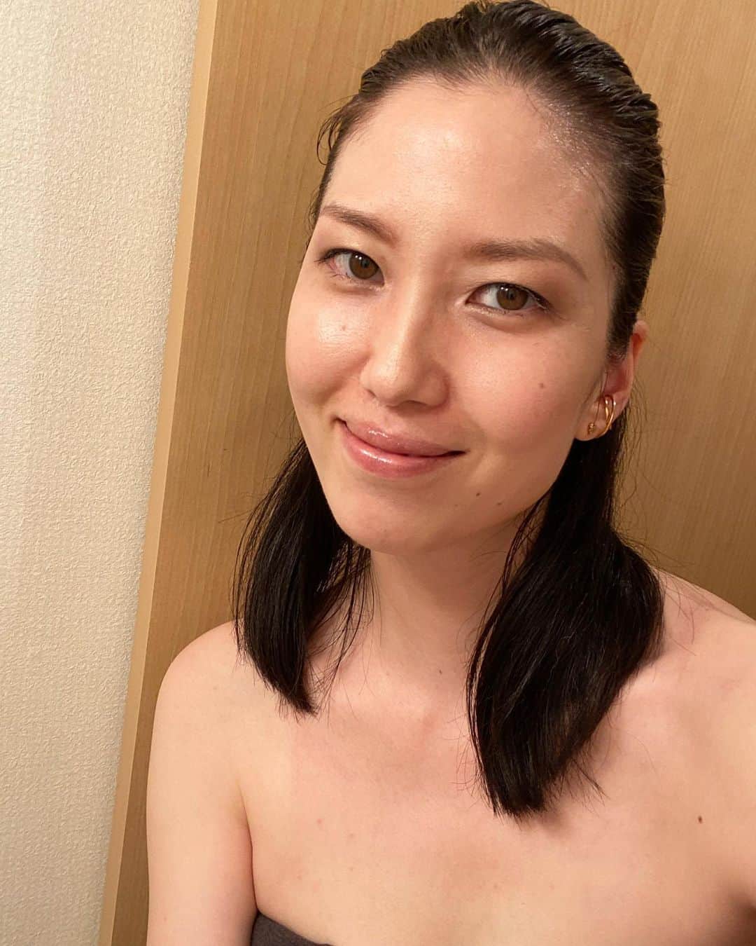 レンナ（RENNA）さんのインスタグラム写真 - (レンナ（RENNA）Instagram)「新しくかったシャドウで 次の撮影に向けて セルフメイクの練習🌹 もっと上手になりたいなぁ〜 久しぶりに渋谷出たら たくさん買っちゃった🥺 . . #makeup #beauty #maccosmetics」6月9日 20時12分 - renna_tkmr