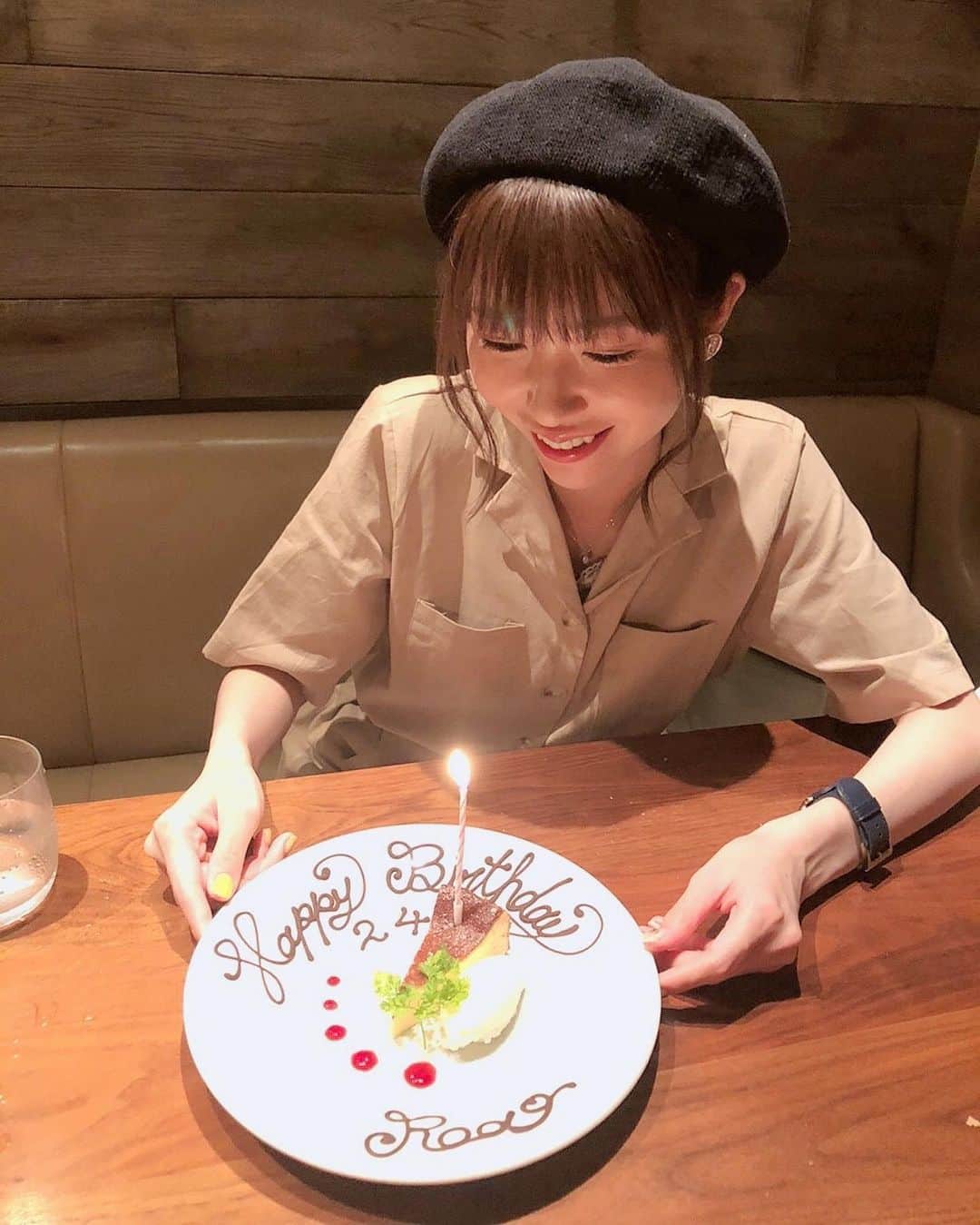 日下部美愛のインスタグラム：「ろあのお誕生日会をしてきたの〜 出会って4年経つけど、ろありこには本当にお世話になりっぱなしで 相談とか悩み事とか何でも聞いてくれる優しいお姉たち この先も変わることなくずっと一緒に居られたらいいな . . . #楠ろあ #久田莉子 #birthday #fashion #makeuptutorial #makeupartist  #instagood #photo #Japan #me #selfie  #instafashion  #맞팔 #사진 #데일리 #데일리룩 #인스타사진 #인스타그램 #일본인」