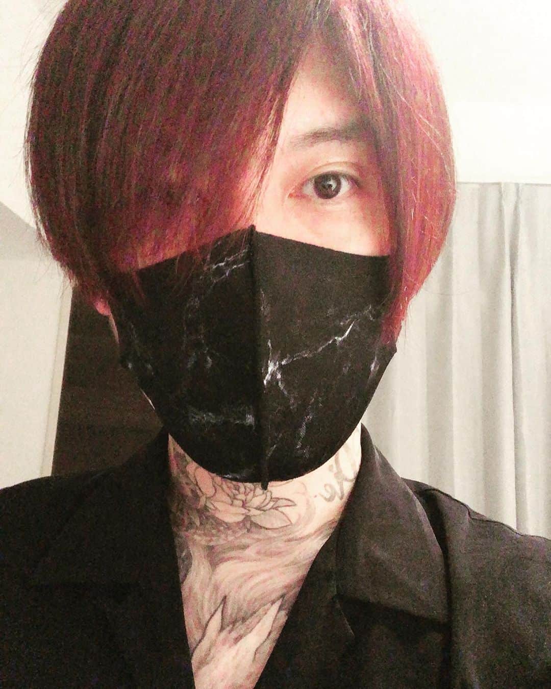 葉月さんのインスタグラム写真 - (葉月Instagram)「URGEマスク、マーブルプリント完全に成功ですわ 白も作りたいな🤗まもなくMUSIC AID FESTアフタートーク！」6月9日 20時25分 - lynch_hazuki