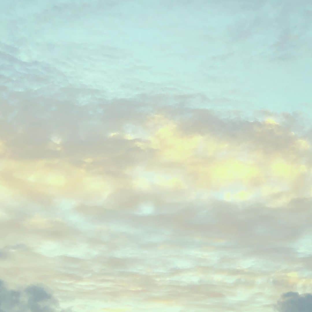 山崎美弥子さんのインスタグラム写真 - (山崎美弥子Instagram)「Light Marching in Sky 空の上の光のマーチ。」6月9日 20時46分 - miyakoyamazaki