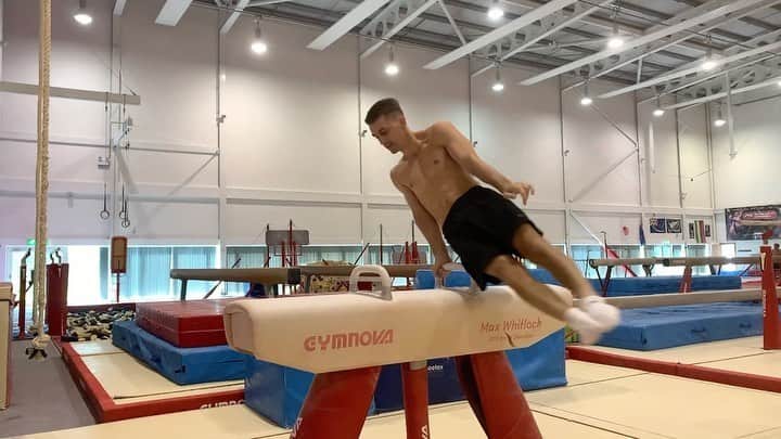 マックス・ウィットロックのインスタグラム：「First day back 👍」