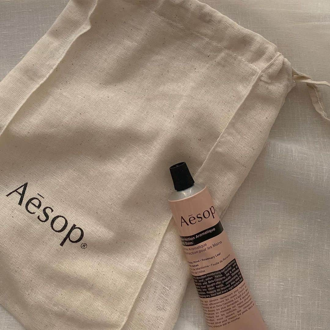 塗木莉緒さんのインスタグラム写真 - (塗木莉緒Instagram)「🏷﻿ ﻿ ﻿ Aēsop﻿ ﻿ ﻿ ﻿ #aēsop#aesop#イソップ#イソップハンドクリーム#レスレクションハンドバーム#ハンドクリーム#ハンドバーム#ハンドケア」6月9日 20時54分 - rio_nrk