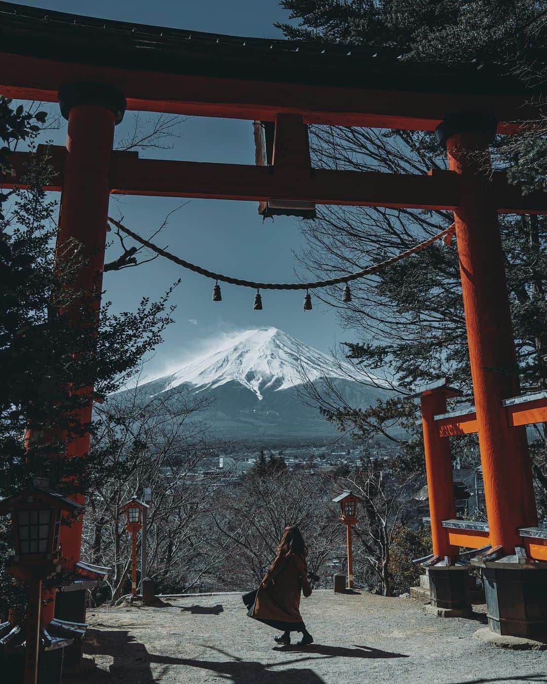 wacameraのインスタグラム：「I love Mt.Fuji. そろそろ富士山は雪解けかしら。富士山に登りたいと思っていたけどまた来年かな。 #asamashrine #浅間神社」