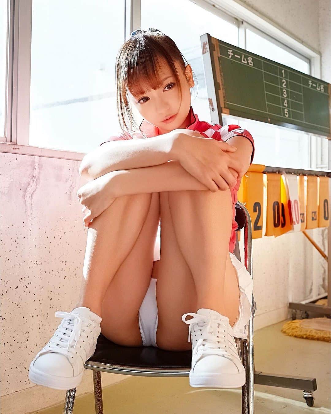 鎌田紘子さんのインスタグラム写真 - (鎌田紘子Instagram)「. . . . . #バドミントン #バドミントン女子　#🏸 #体育座り」6月9日 21時07分 - hirokokamata12