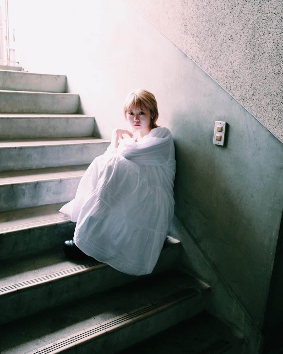 のインスタグラム：「. . . 岐阜駅で急遽撮影🚃 . . cut&photo..トヲル (@toworu55） color..今井アフロかつみ model..乃愛 . . #gr_meet_japan」