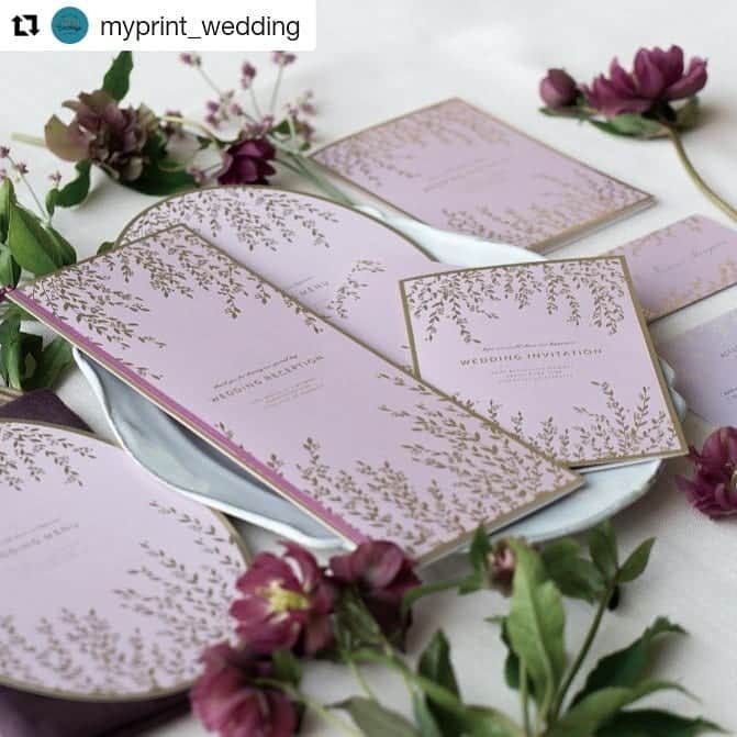 myprint_sapporoのインスタグラム：「🔁Repost @myprint_wedding ・・・ 「ウィステリアブリス」﻿ ﻿ くすみがかったパープルに金箔があしらわれたデザイン🍇﻿ ﻿ キラッと輝くゴールドのお花が目を惹くおしゃれなアイテム✨﻿ ﻿ サンプルの請求も承っておりますので﻿ ぜひ商品をお手にとってみてください😌 ﻿ ﻿ ※商品については、式を挙げられる会場様へお問い合わせください﻿ ﻿ ▼無料サンプル請求はコチラ▼﻿ @myprint_sapporo プロフィール記載のURLよりサンプルサイトへ飛べます💌😘﻿ ﻿. #マイプリント  #ペーパーアイテム #招待状 #結婚式準備 #結婚式準備中  #日本中のプレ花嫁さんと繋がりたい #装飾 #テーブルコーディネート #プレ花嫁 #2021夏婚 #2021秋婚 #2021春婚  #メニュー #席次表 #席札 #札幌花嫁 #北海道花嫁 #札幌プレ花嫁 #道産子花嫁 #札幌 #ホテルウェディング #ゲストハウスウェディング #和婚 #結婚式DIY #2020秋婚 #花嫁会 #くすみカラー」