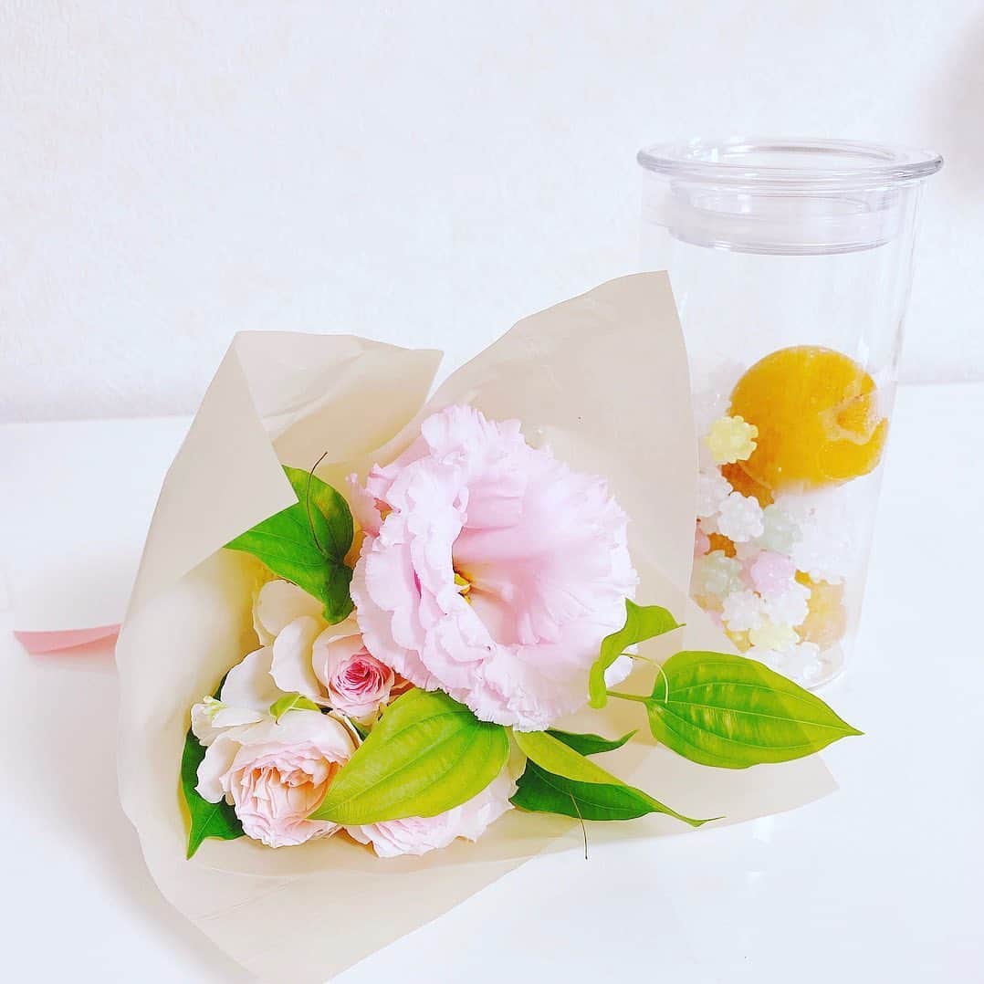 石岡麻奈美さんのインスタグラム写真 - (石岡麻奈美Instagram)「かわいいお花💐  #お花 #お花のある暮らし #お花好き #ピンクの花 #flowers #pinkflowers」6月9日 21時36分 - manami_ishioka