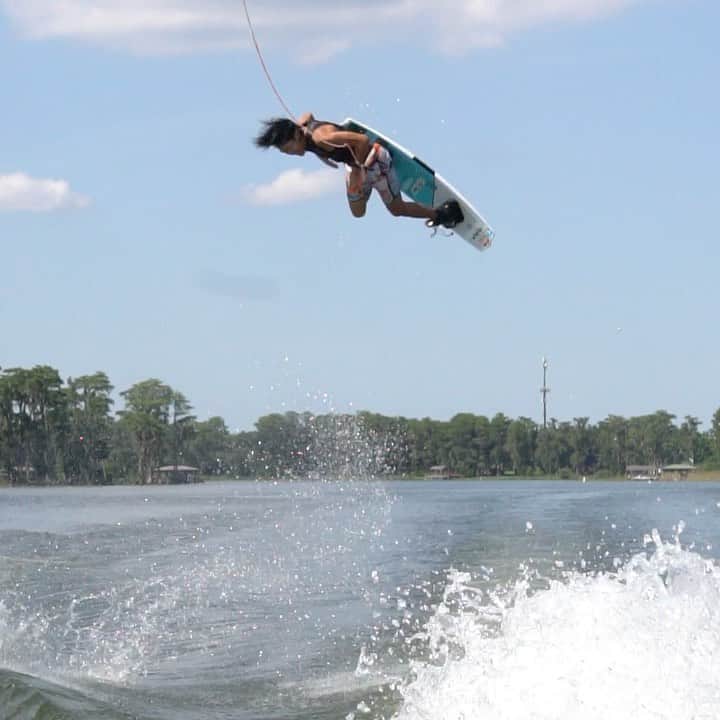 手塚翔太のインスタグラム：「Throwaway clip from 2years go My first and only set tried of H/s 10 was pretty close😳  Should I count this as land tho?😂🤷🏻‍♂️ 📹:@shinnoguchi092」
