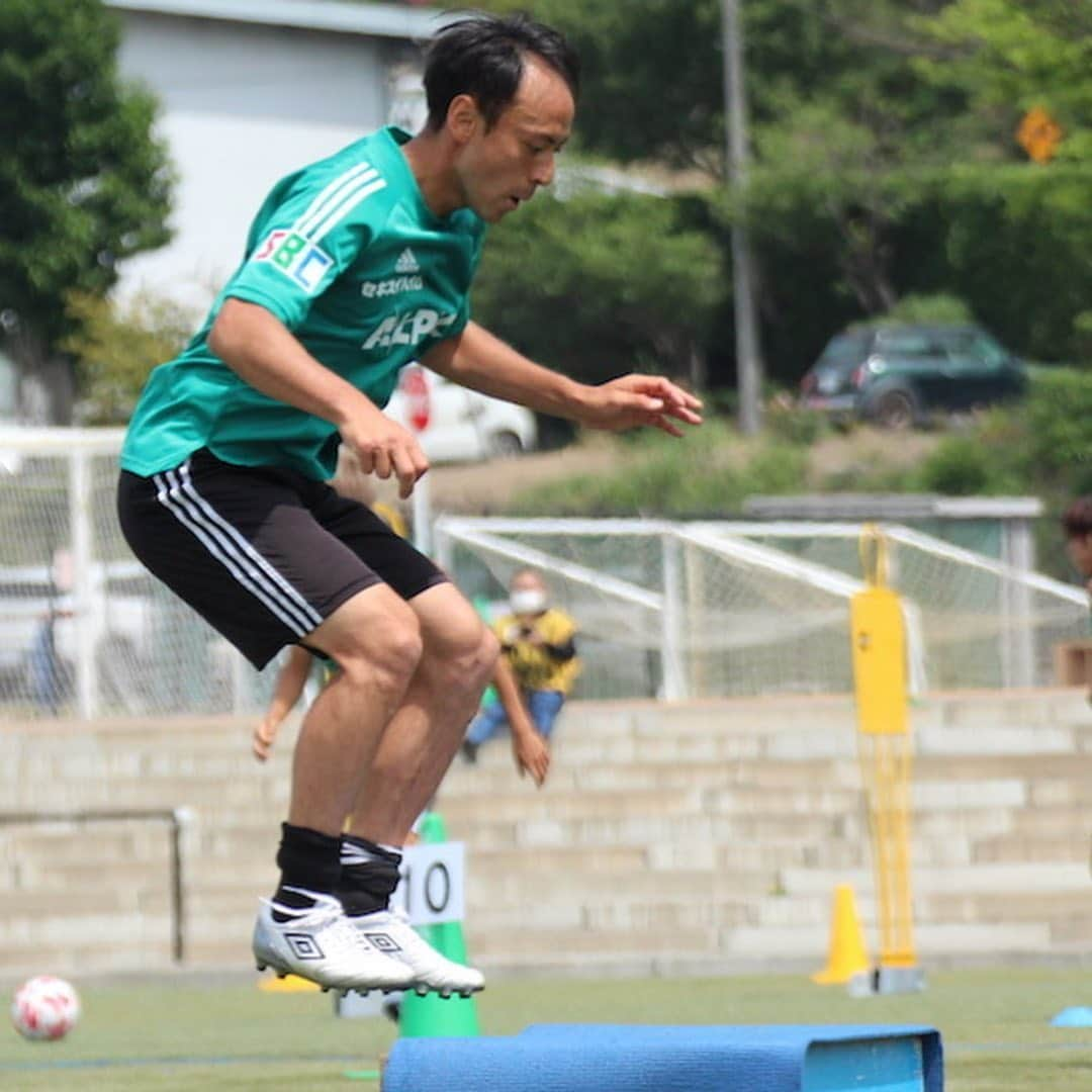 松本山雅FCさんのインスタグラム写真 - (松本山雅FCInstagram)「Today’s Training 今日も30℃を超える暑さに負けず、キツいフィジカルをやり切りました！  #yamaga #藤田息吹 #鈴木雄斗 #山本真希」6月9日 21時35分 - matsumoto.yamagafc