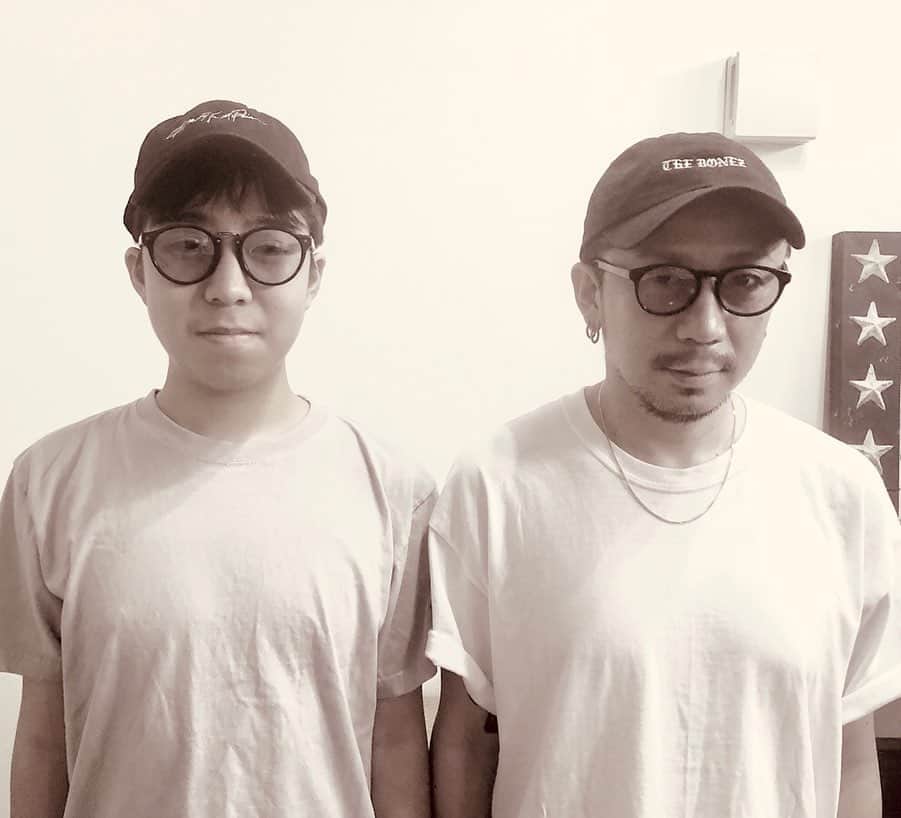 のインスタグラム：「本日6月9日 息子15歳になりました そして見事に身長抜かされた事を ここに報告しておきます😂  あんなに小さかったのになぁー  誕生日プレゼントは リクエストのBluetoothイヤフォン  携帯と接続してチェックするのに PTPをかけていて ちょっと嬉しかった父親であります #happybirthday  #6月9日 #15歳」