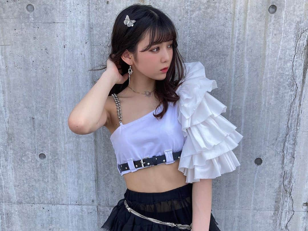 夢乃まゆこさんのインスタグラム写真 - (夢乃まゆこInstagram)「Clothes I made🐇🤍﻿ ﻿ ﻿ ﻿ *⑅︎୨୧┈︎┈︎┈︎┈︎┈︎┈︎┈┈︎┈︎┈︎┈︎┈︎୨୧⑅︎*﻿ ﻿ ﻿ いらないてぃーしゃつ×2と、ベルトとネックレス！！！で、﻿ ﻿ じぶんのすきなよーに切り縫いしたあ☁﻿ ﻿ 我ながらとてもかわちいとおもう。うん。﻿ ﻿ ﻿ *⑅︎୨୧┈︎┈︎┈︎┈︎┈︎┈︎┈┈︎┈︎┈︎┈︎┈︎୨୧⑅︎*﻿ ﻿ ﻿ #ファッション #コーディネート #リメイク #Tシャツ #ootd #remake #fashion #coordinate #onespo #spinns #hm #dior #韓国通販 #韓国ファッション」6月9日 21時52分 - mayu_makemie