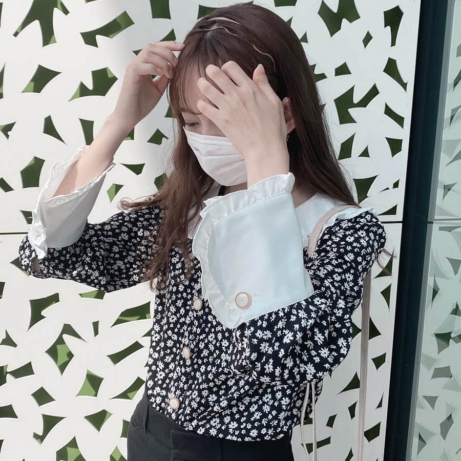 野島樺乃のインスタグラム：「✿✿✿ . . . #ruru #blouse #ootd #fashion #makeup #ブラウス #私服  #コーデ ##오오티디 #코디스타그램  #照片  #时装」