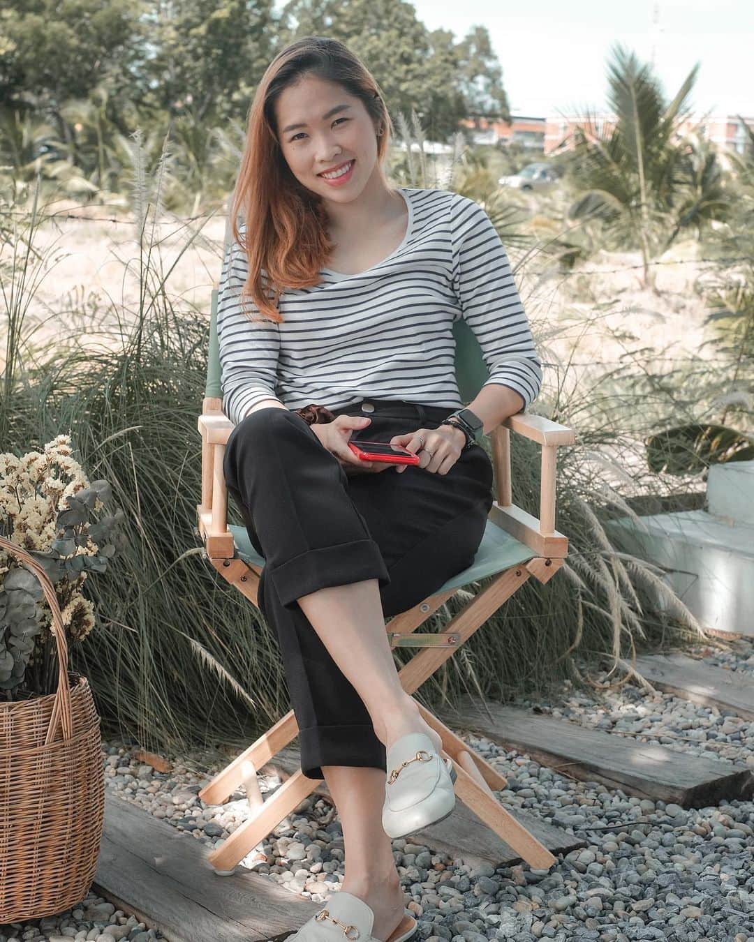 ラチャノック・インタノンのインスタグラム：「อยากเป็นแว่นตาให้เธอใส่ ถึงจะไม่ได้อยู่ในใจแต่ก็อยู่ในสายตา 👀 #cafebkk #cafehopping #bkkcafe」