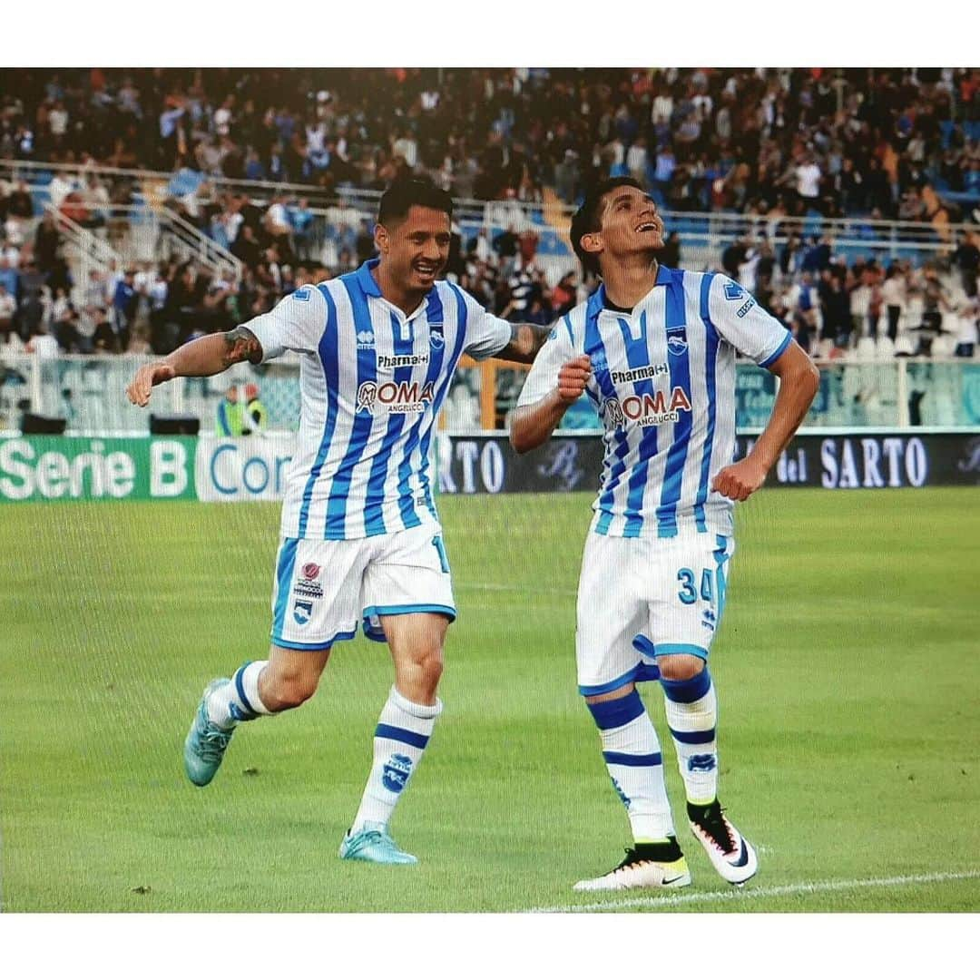 ルーカス・トレイラさんのインスタグラム写真 - (ルーカス・トレイラInstagram)「Uno  dei momenti più importanti della mia vita 🐬💪🏻 4 anni fa promozione con il @pescaracalcio1936  GRAZIE CALCIO ⚽️❤️ #LT34」6月9日 22時16分 - ltorreira34