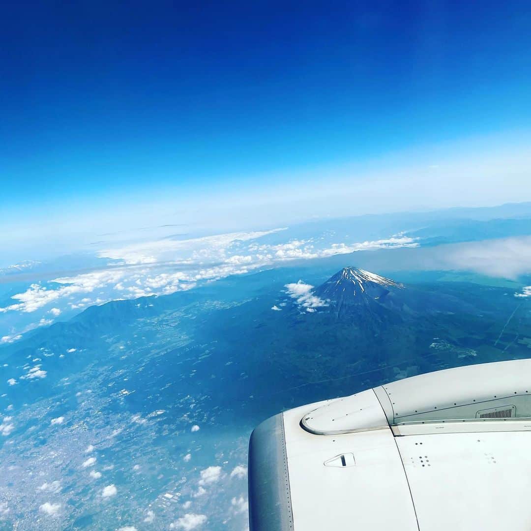 笑福亭鶴瓶さんのインスタグラム写真 - (笑福亭鶴瓶Instagram)「２万8千フィートから観た富士山この前は新幹線から今日はソーシャルディスタンスの機内から。」6月10日 9時08分 - shofukuteitsurube