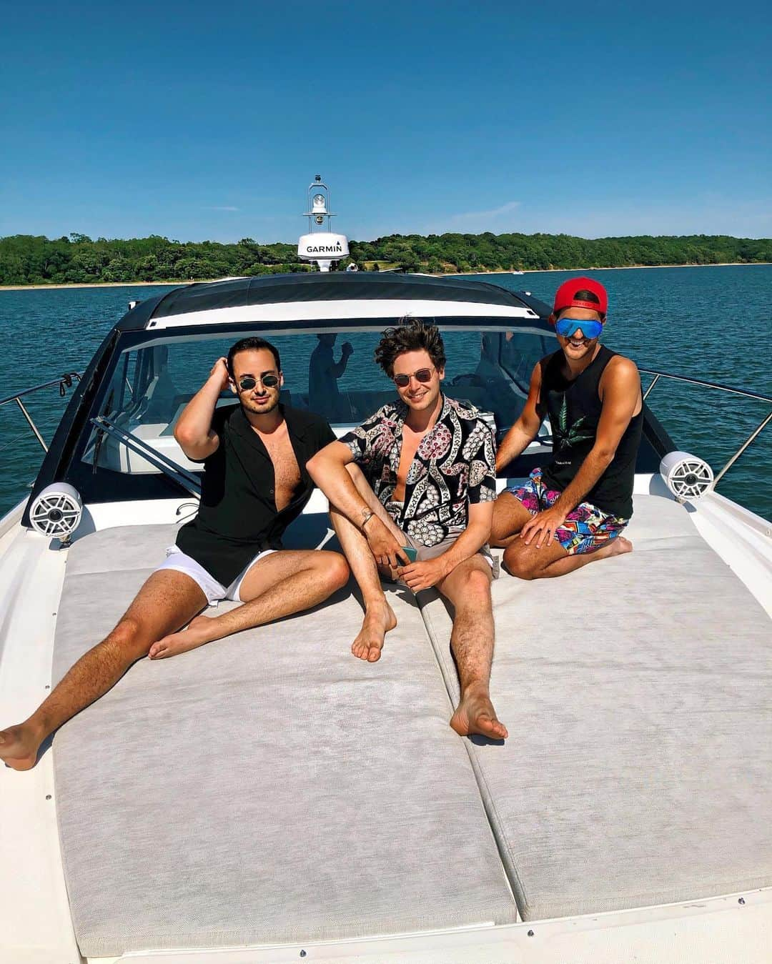 アンドリュー・ウォーレンさんのインスタグラム写真 - (アンドリュー・ウォーレンInstagram)「Thanks @yacht_hampton for taking us out yesterday on #worldoceansday . For all my hamptons people @yacht_hampton was super fun , nice , easy to work with and an overall great, clean and safe experience. Completely recommend for summer 👌🏻 Also today is #NationalBestFriendDay 💙」6月10日 0時20分 - adwarren