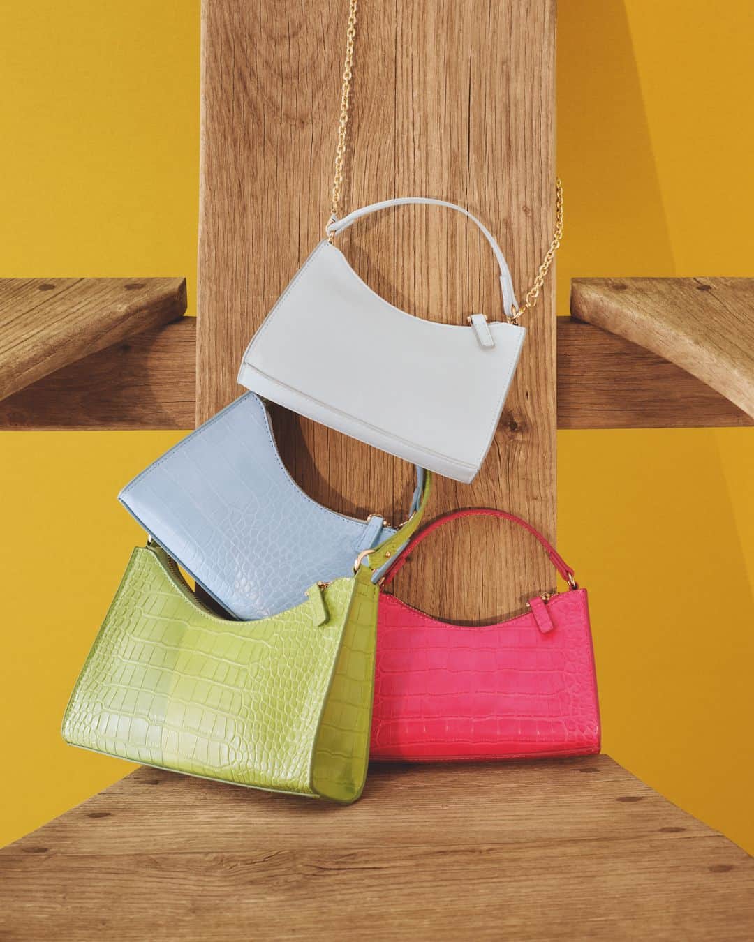 のインスタグラム：「The Rainbow Purses | Whether if you’re bold or basic, these are the kind of little bags that give a twist to your entire look and will require you to answer the question: ‘Where did you get that?!’. There’s a colour and a size for everyone. But you’ll probably want them all. Shot by @peterock29 #MangoCollection」