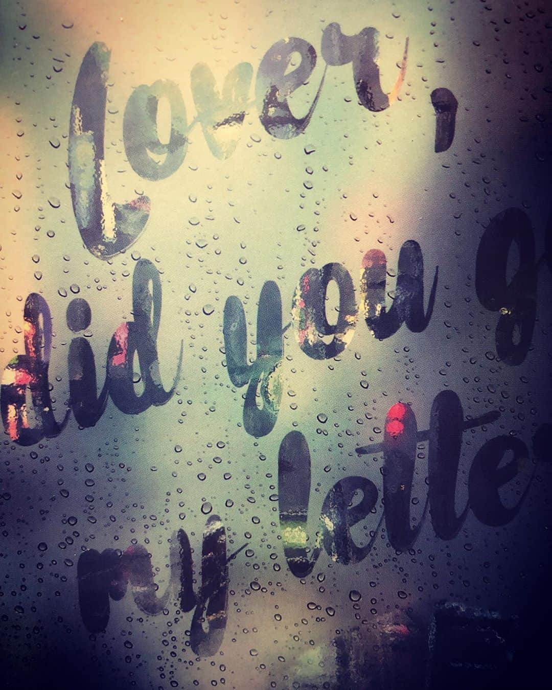 青木伸輔さんのインスタグラム写真 - (青木伸輔Instagram)「LBOの新譜「距離」が届きました。 今回も素敵なサプライズ…どんより曇ったマインドもロマンチックにしてくれる。 #laidbackocean #lbo次の雨の日に」6月10日 0時34分 - shinsuke.aoki