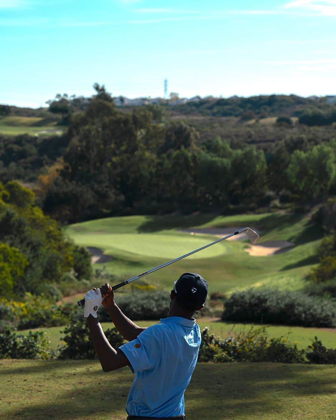 テーラーメイド ゴルフさんのインスタグラム写真 - (テーラーメイド ゴルフInstagram)「Downhill par-3. 162 yards. Front right pin. Green slopes back to front. Wind is with you a bit. What club are you hitting? #P790」6月10日 0時52分 - taylormadegolf