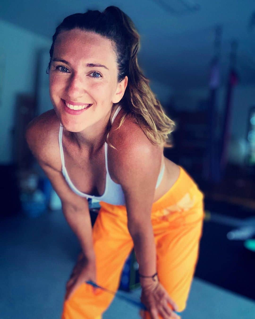 ビクトリア・アザレンカのインスタグラム：「Three things can not hide for long : the Moon 🌚 the Sun 🌞 and the Truth」