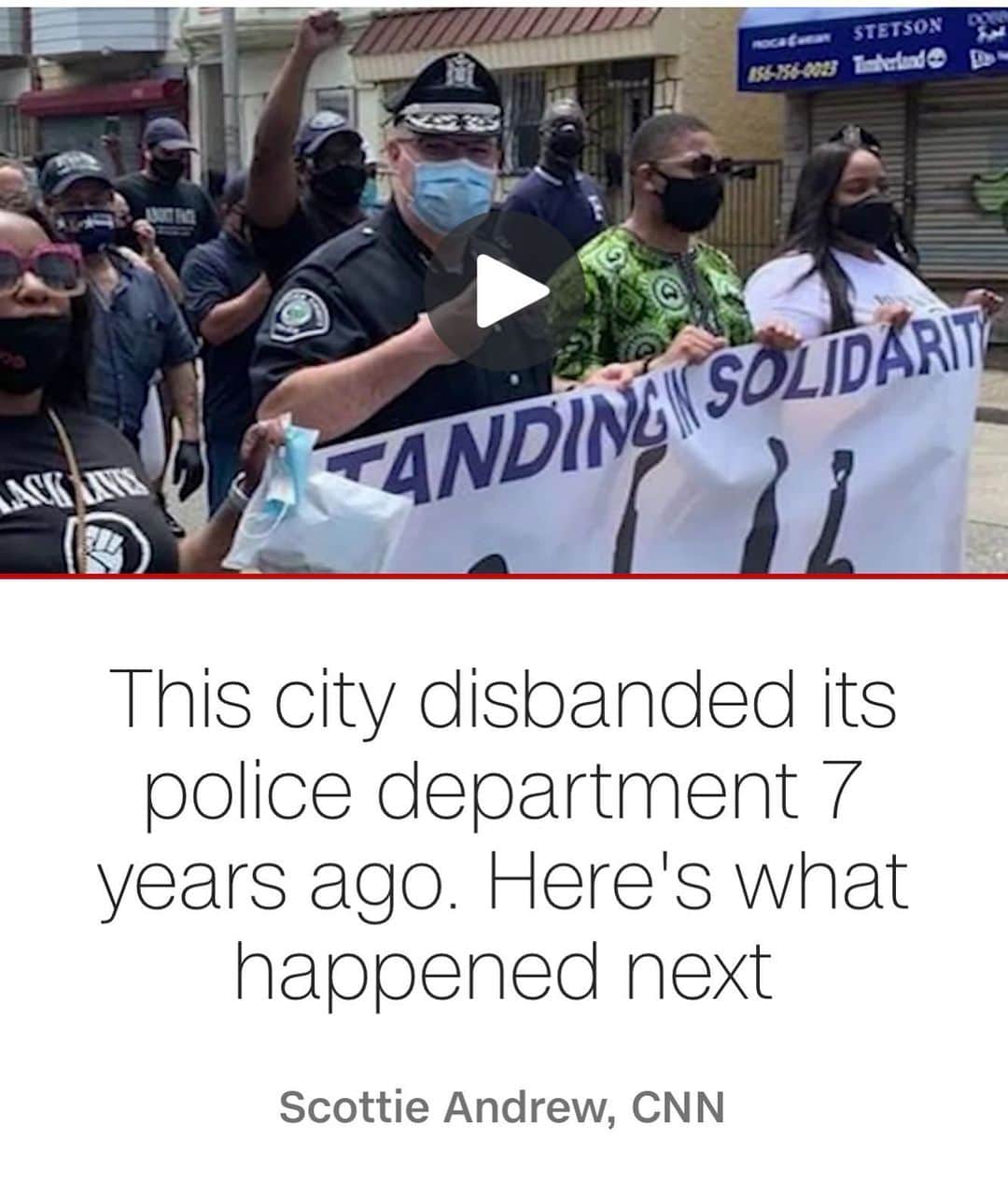 エリック・クリスチャン・オルセンのインスタグラム：「Full story in my BIO. Read it BEFORE you FREAK OUT in my comment section like a petulant child wandering in self-preserving fog. "Before its police reforms, Camden was routinely named one of the most violent cities in the US.  Now, seven years after the old department was booted (though around 100 officers were rehired), the city's crime has dropped by close to half. Officers host outdoor parties for residents and knock on doors to introduce themselves. It's a radically different Camden than it was even a decade ago.... Violent crimes have dropped 42% in seven years, according to city crime data provided by the department. The crime rate has dropped from 79 per 1,000 to 44 per 1,000, the data shows.  Cappelli credits the improvement to new "community-oriented policing," which prizes partnership and problem-solving over violence and punishment.  It starts from an officer's first day: When a new recruit joins the force, they're required to knock on the doors of homes in the neighborhood they're assigned to patrol, he said. They introduce themselves and ask neighbors what needs improving.  Training emphasizes deescalation, he said, and the department's use of force policy makes clear that deadly force is the last option."」