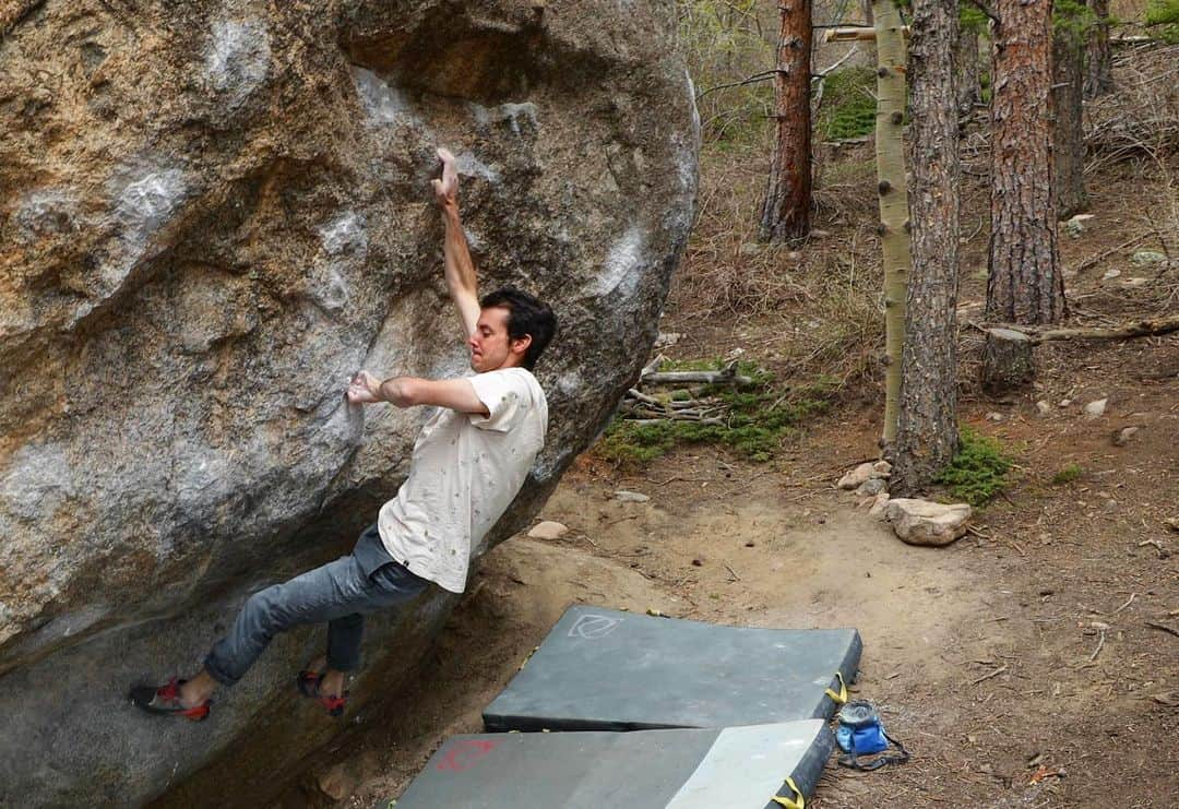 ポール・ロビンソンさんのインスタグラム写真 - (ポール・ロビンソンInstagram)「Back at it with a fun new Colorado video including the first ascent of a new one on the coal creek bloc, “Reverse Logic,” V14/8B+. Video link in my bio! Hope you all enjoy 🤙🤙 #bouldering」6月10日 1時22分 - paulrobinson87