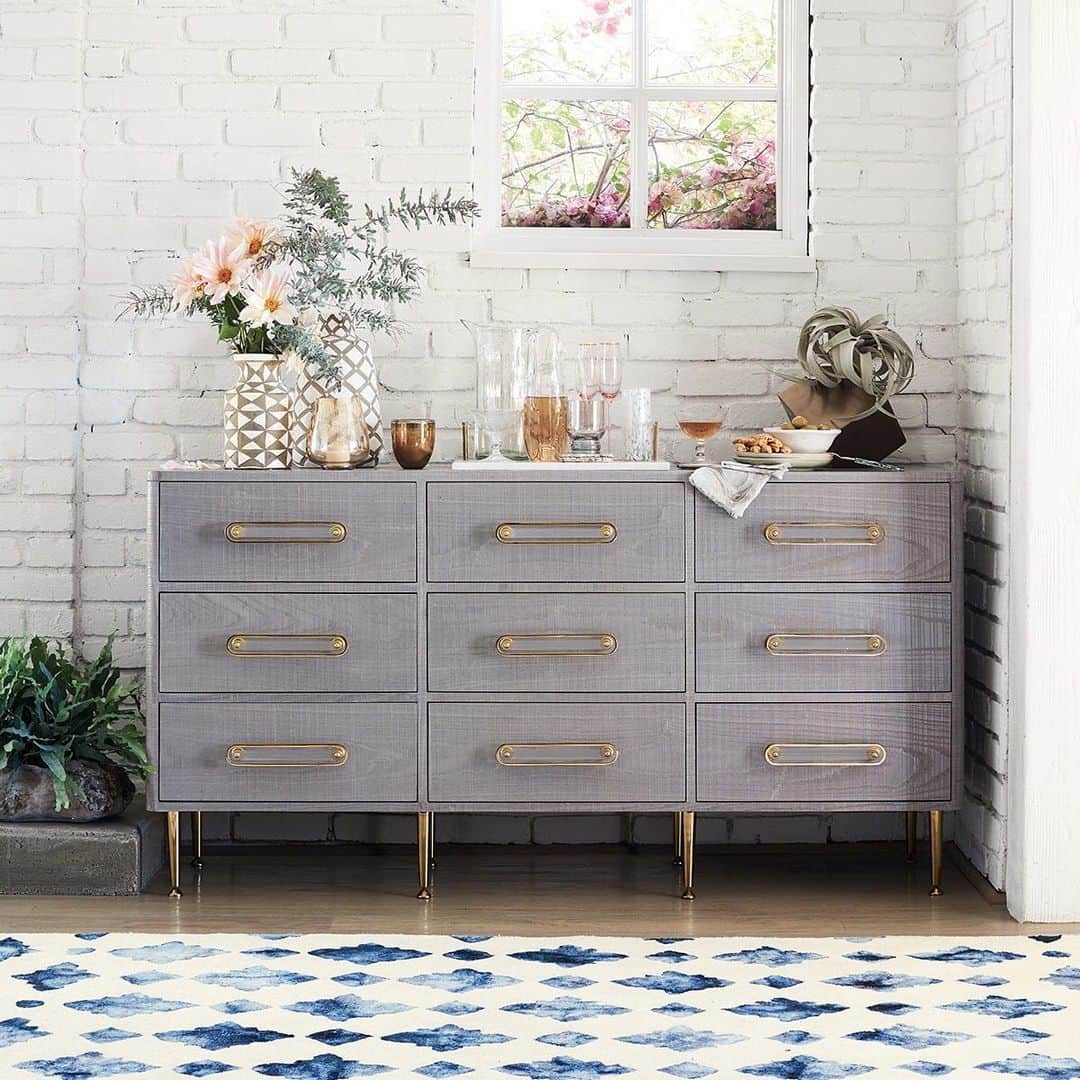 Anthropologieさんのインスタグラム写真 - (AnthropologieInstagram)「Did you see? Season 5 of Netflix's @queereye was filmed in Anthro's hometown of Philadelphia – and our home collection plays a starring role! Swipe ➡️ to see their picks (and keep an eye out for our Devon yard store in episode 4!) 🤩」6月10日 1時48分 - anthropologie