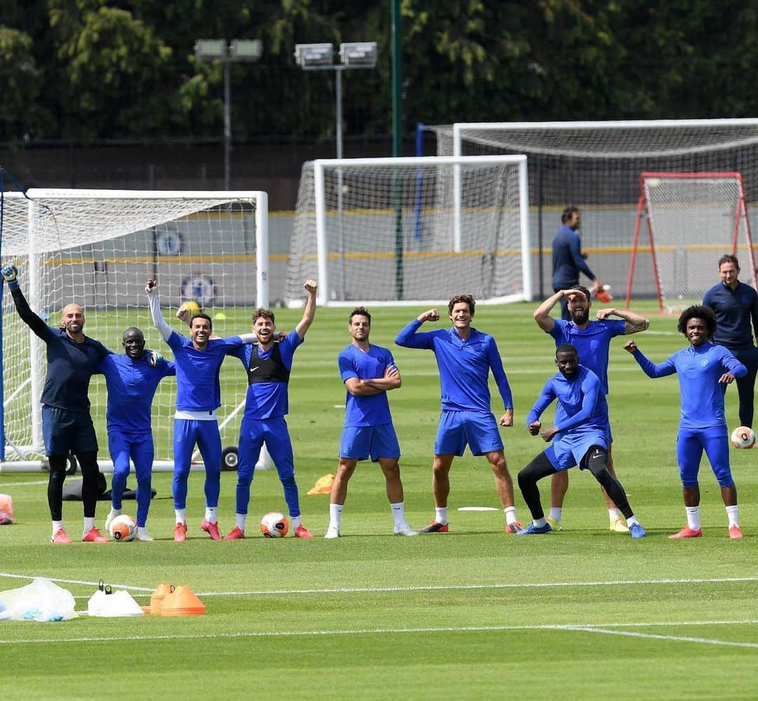 ジョルジェ・ルイス・フレーロのインスタグラム：「1️⃣2️⃣ days and @premierleague is back. Are you excited? 🎉 #Happy #happyfeeling #welovefootball #Football #footballove #Chelsea #CFC #London #countdown #PremierLeague」