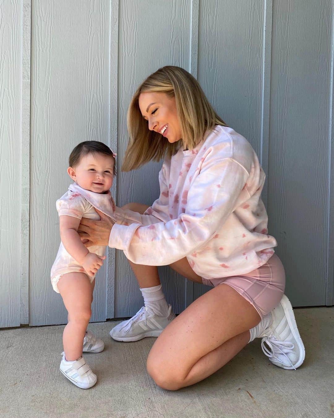 Paige Hathawayさんのインスタグラム写真 - (Paige HathawayInstagram)「I hear people talk about not wanting to bring kids into this world... but what if we raise children who CHANGE THE WORLD!? ✨🌎👶🏼」6月10日 2時00分 - paigehathaway