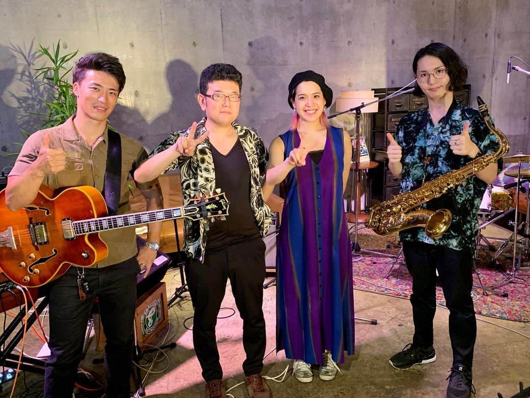 岡田真帆のインスタグラム：「‪MUSER×WGTの無観客生配信ライブ、ご覧頂いた方ありがとうございました！！‬ ‪久々に広い空間でどでかい音出せてとても幸せでしたーー！‬ ‪今は、色々な形態で音楽を届けている毎日ですが、それぞれ違った良さがあり、可能性は無限大だと思いました！‬ ‪こんな日は家で飲むビールが美味いですな〜‬」