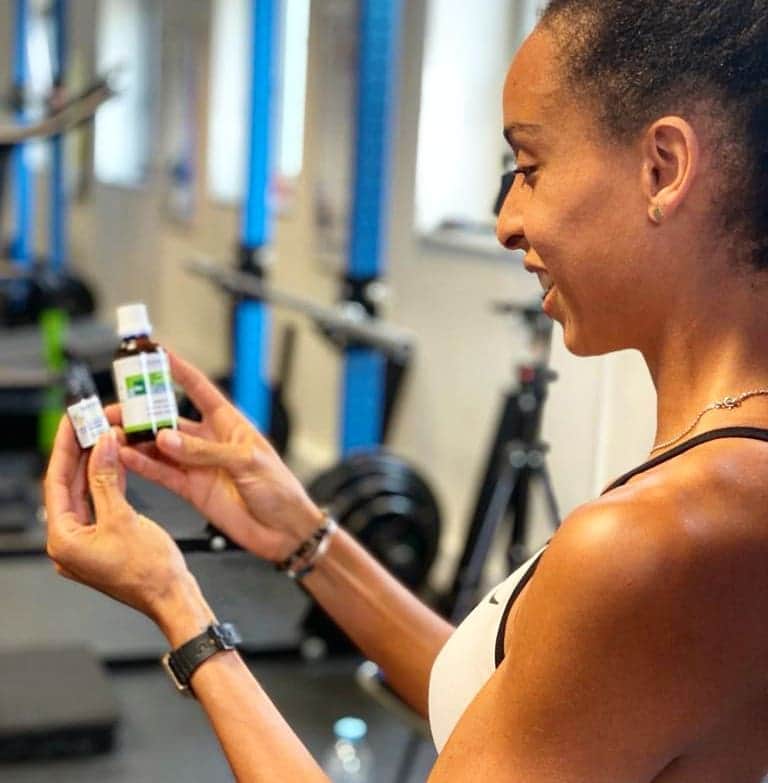 のインスタグラム：「Un petit post pour dire un grand merci à @ladrome_laboratoire qui a choisi de rester à mes côtés pour cette saison très particulière. . .  Bien que les compétitions soient arrêtées, les sportifs ont toujours besoin de soutien. Sponsors, si vous le pouvez, continuez à accompagner vos sportifs car c'est vous qui transformez notre passion en profession. . .  J'ai hâte de pouvoir vous parler  de cette marque locale aux jolies valeurs. 🌸」