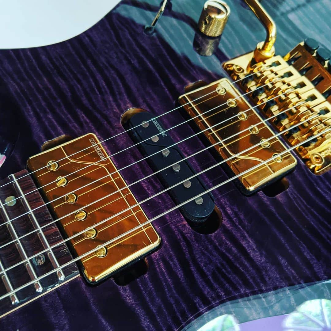 ハーマン・リさんのインスタグラム写真 - (ハーマン・リInstagram)「What colour do you think looks best for this middle pickup to fit well with the purple and the gold? 😁 .  #hermanli #dragonforce #guitar #guitarcollection #vintageguitar #modernguitar #guitars #guitarcollector #guitarcollection #kieselguitars #guitarporn」6月10日 2時20分 - hermanli