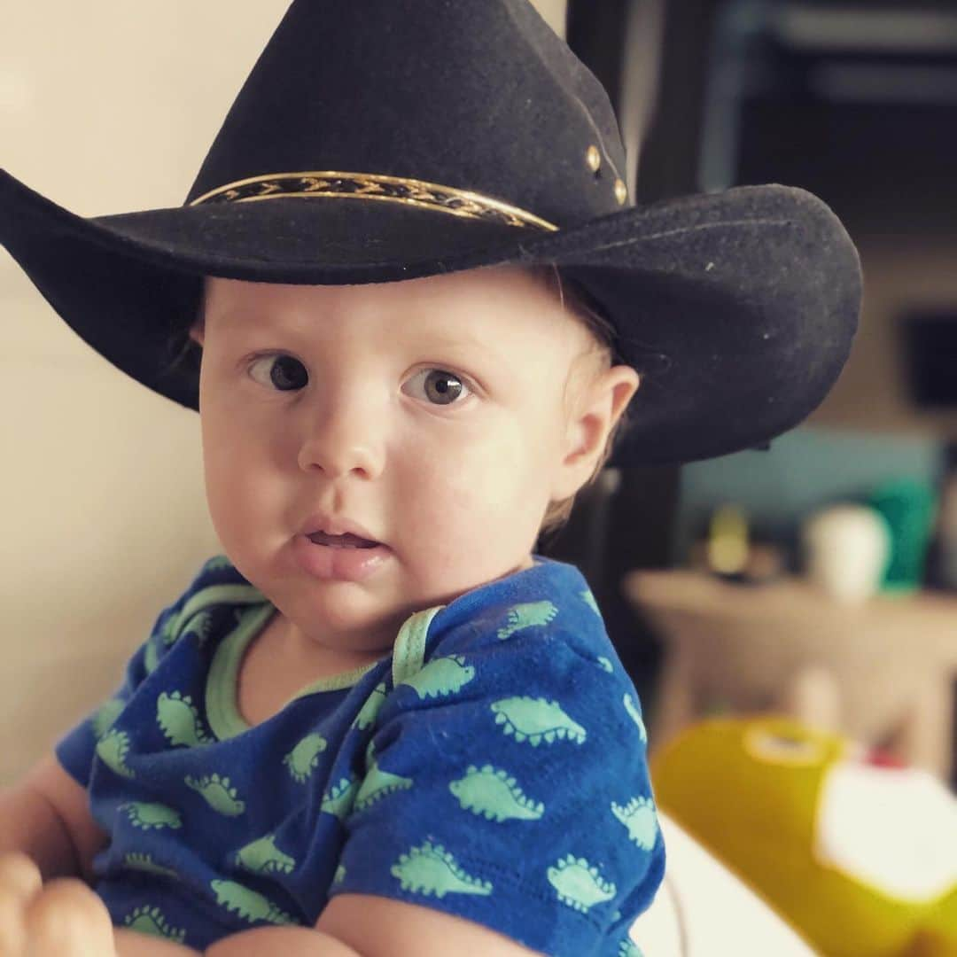 ブリトニー・ワードさんのインスタグラム写真 - (ブリトニー・ワードInstagram)「My little cowboy 🤠 @hendrixbutton」6月10日 2時42分 - brittnybutton