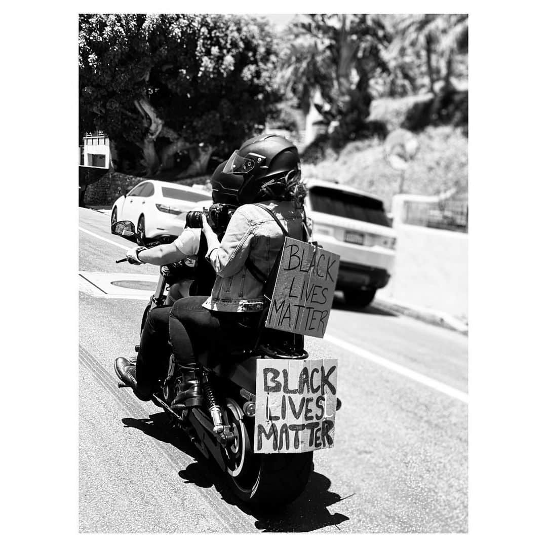 シャンテル・ヴァンサンテンさんのインスタグラム写真 - (シャンテル・ヴァンサンテンInstagram)「Keep your foot on the gas we have a long road ahead. @werideforchangela  #WeRideForChange #BlackLivesMatter」6月10日 2時45分 - therealshantel