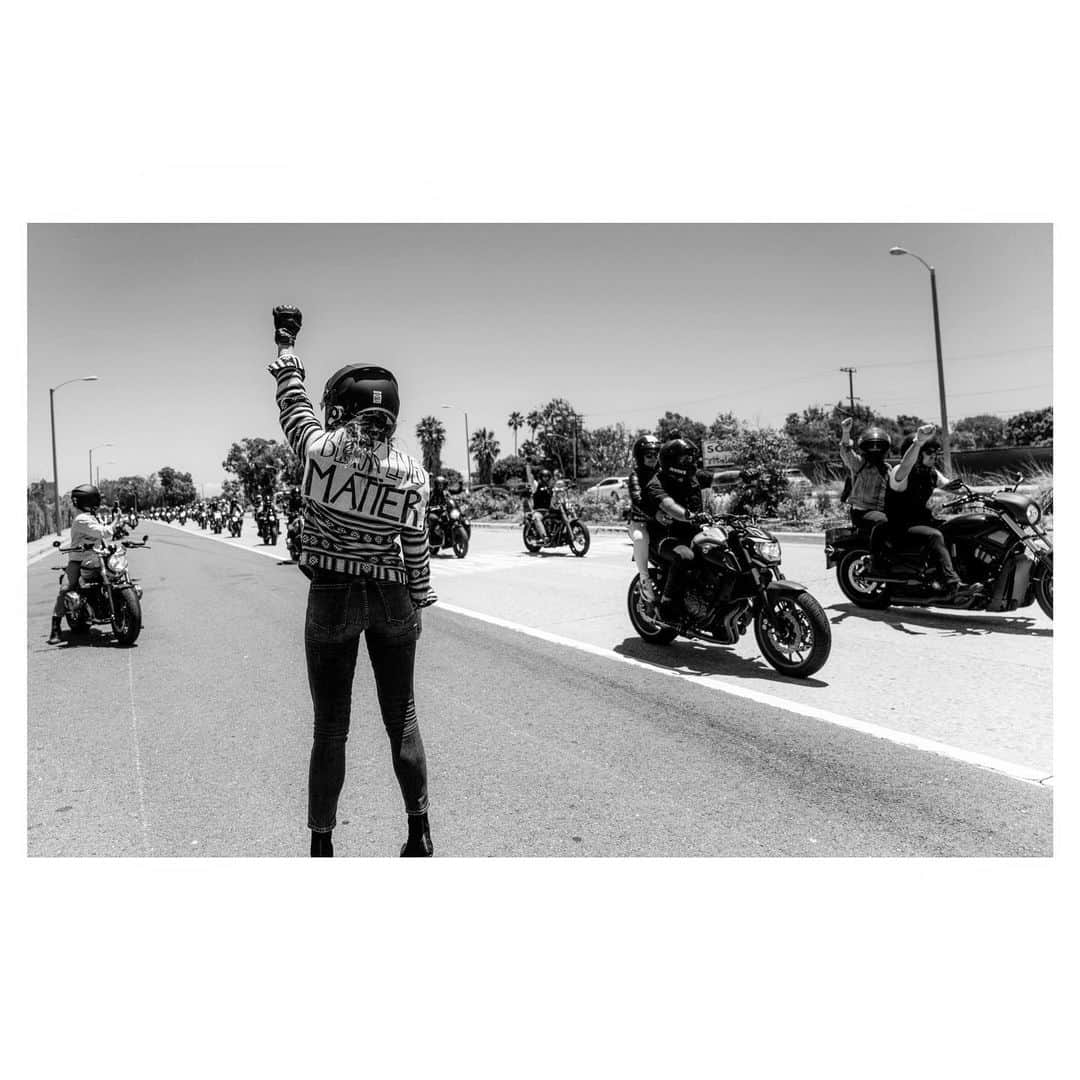 シャンテル・ヴァンサンテンのインスタグラム：「Keep your foot on the gas we have a long road ahead. @werideforchangela  #WeRideForChange #BlackLivesMatter」