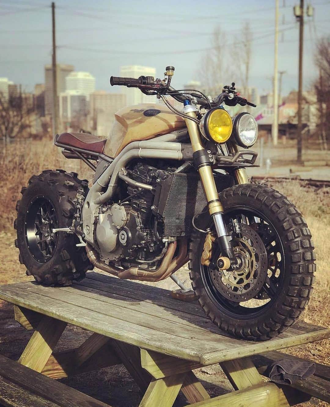 epidemic_motorsさんのインスタグラム写真 - (epidemic_motorsInstagram)「StartYourEngines  Rate 1-10!!! Via @classifiedmoto  #StartYourEngines #motorcycle  #bike  #custom  #ride  #epidemicmotors #epidemic_motors #ride_like_hell  #instamoto #stocksucks #artist #builtnotbought  #miami #saint_motors #saintmotors #kustom  #kulture  #caferacer  #bratstyle  #musicians #texas #motos #filmmaker #filmmaking #movie #dj #producer #writer #art #カフェレーサー」6月10日 2時45分 - epidemic_motors