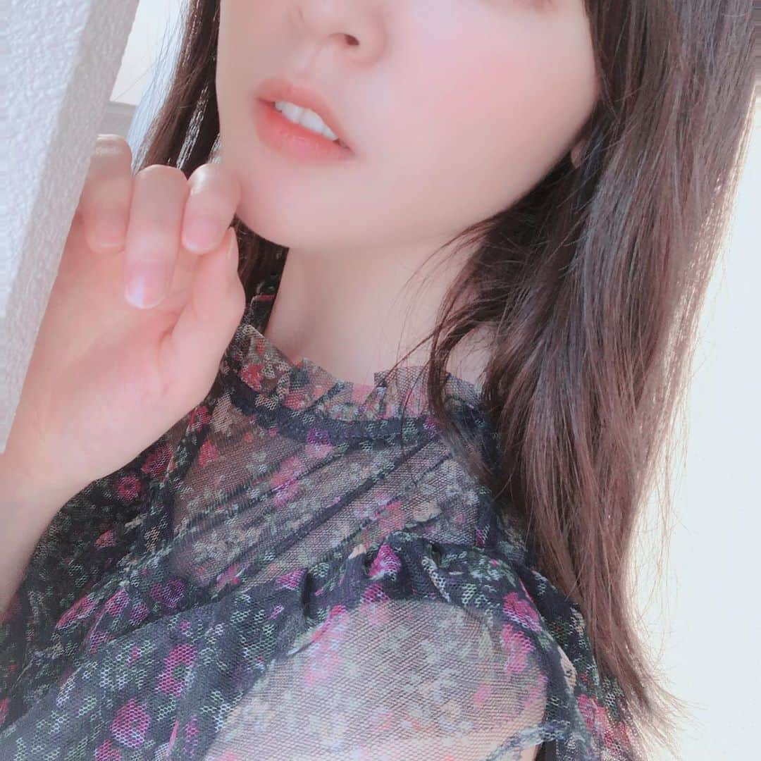 上原あかりさんのインスタグラム写真 - (上原あかりInstagram)「巻き巻きが楽しい🥰  #自撮り女子 #ミディアムヘア #ヘアビューロン4dplus」6月10日 2時49分 - akari_uehara_913