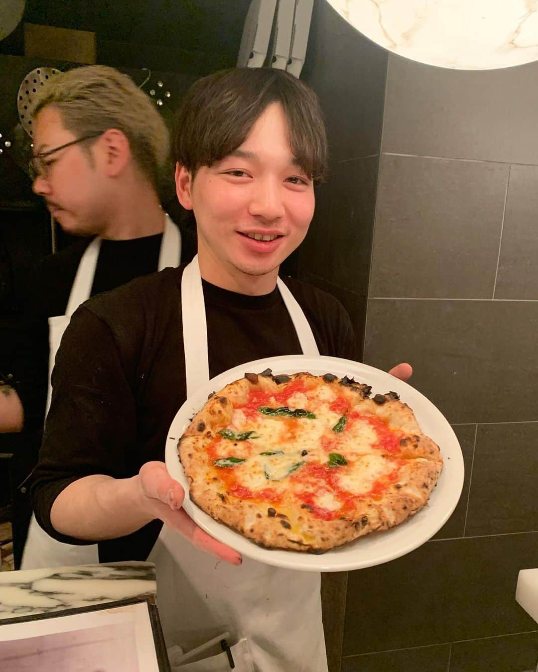 田中セシルさんのインスタグラム写真 - (田中セシルInstagram)「* 初めてたくみさん @takumi__524  が焼いてくれたPIZZAを食べた日。 一緒に行ったお姉さまがたくみさんLOVE❤️だったので、特別に焼いてくれました( ¨̮ )🍕 マルゲリータ、改めてとっても美味しかった！！ そしてその後のゆーきさんオリジナル @yuki_motokura がこれまた最幸だった🥰  溜まりに溜まったピザ記録を一気に更新すべく、SAVOY日記は続きます…  @savoytomatotocheese  #savoy #savoytomatotocheese  #サヴォイ #savoytomatoandcheese  #pizza #pizzatime #pizzaholic  #ピザスタグラム #pizzastagram  #美味しいピザ屋さん #ピザ日記 #本当に美味しいお店  #instapizza」6月10日 2時50分 - ceciltanaka