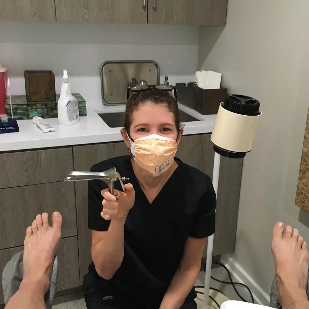 カレンザンボスビンテージクチュールのインスタグラム：「Look! I made my doctor a custom mask. (She loves it.)DM for details.#stayprotected #staysafe #custommade #custom #mask」