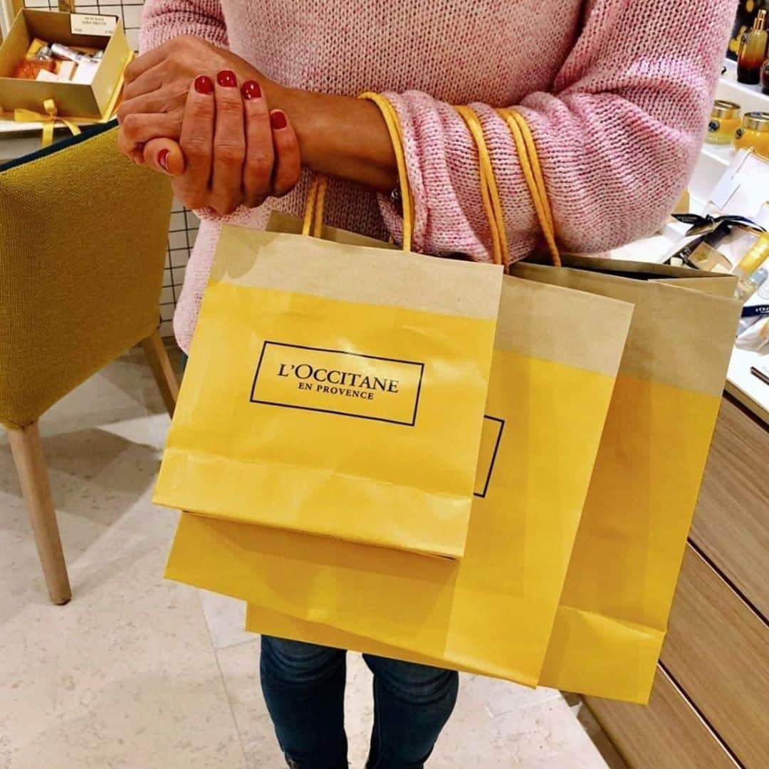 ロクシタンさんのインスタグラム写真 - (ロクシタンInstagram)「Whether shopping online or in our boutiques, we love giving you a little touch of Provence each time you visit ☀️ our signature yellow bags and boxes are sure to add a little sunshine into your day! Do you prefer shopping in-store or online? #Regram 📸 @loccitane_at #LOccitane #Shopping #Provence #Yellow #ArtofGifting #MadeinFrance #Provence"」6月10日 3時00分 - loccitane