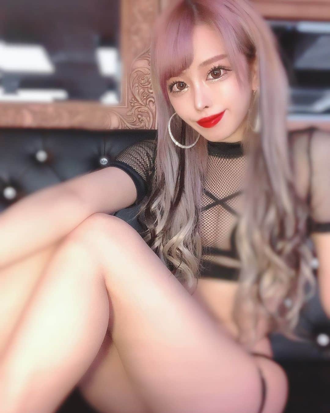 あんじゅのインスタグラム：「♡ ． おやすみなさいᐠ ♥︎ ᐟ ． ．  #Burlesque #バーレスク #バーレスク東京 #大阪 #バーレスク大阪 #北新地 #ミナミ #キャバクラ #ホスト #歌舞伎町 #ダンサー #Japanesegirl #自発ください  #ロリ顔 #グラビア  #ガンメッシュ #ギャル #加工厨 #量産型 #太もも #むちむち #低身長女子 #雰囲気詐欺 #雰囲気好きな人いいね #自撮り界隈  #1mmでもいいなと思ったらいいね #被写体  #ギャルメイク #メッシュカラー #フープピアス」