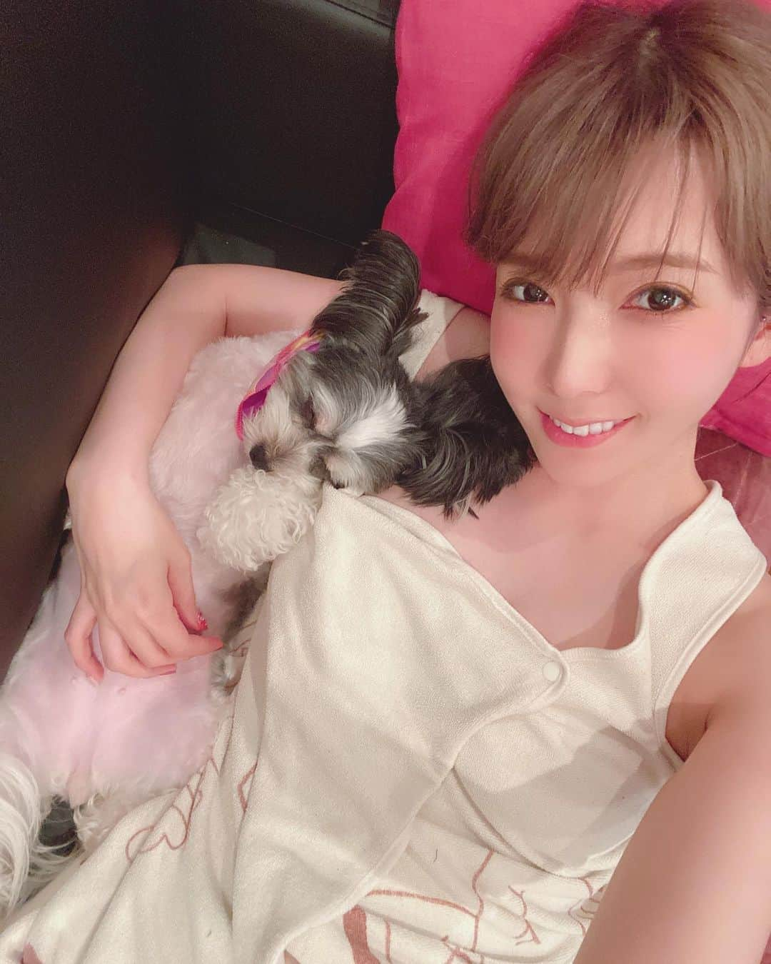 波多野結衣さんのインスタグラム写真 - (波多野結衣Instagram)「遅くなりましたが6月3日にデビューして12周年を迎えました👐🏻 いつも応援してくれる皆様、本当にありがとうございます🙇 13年目も宜しくお願いします🙇 . . #デビュー12周年 #波多野結衣 #これからも宜しくお願いします #13年目 #干支1周 #はたちゃん」6月10日 3時41分 - hatachan524